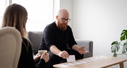 Team tekent het verloop van een cyberaanval uit volgens MITRE ATT&CK.